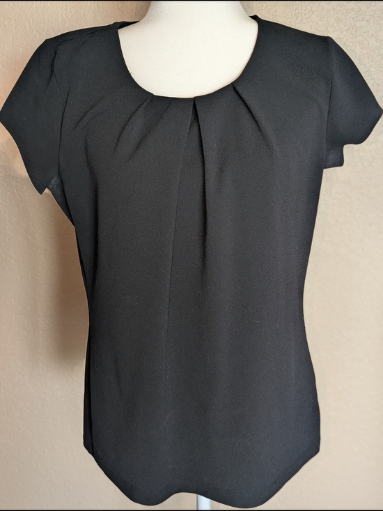 Liz Claiborne Tops - Liz Claiborne Black Short Sleeve Pleated Front Blouse